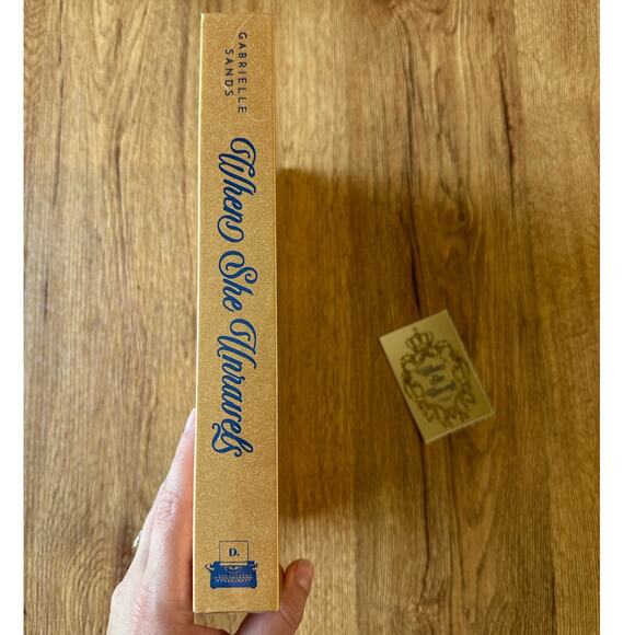 Bookish Box Signed When She Unravels By Gabrielle Sands - Picture 6 of 7